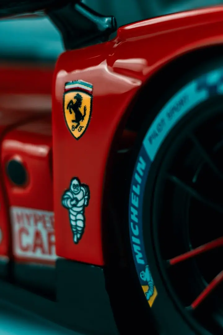 Ferrari 499P a escala 1:18, foto 1