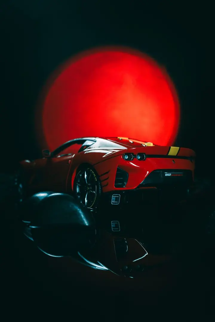 Ferrari 812 Competizione a escala 1:18, foto 1