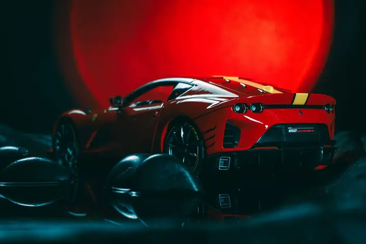 Ferrari 812 Competizione a escala 1:18, foto 2