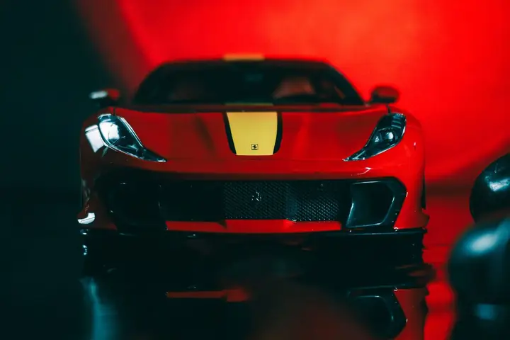 Ferrari 812 Competizione a escala 1:18, foto 4