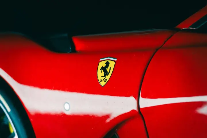 Ferrari 812 Competizione a escala 1:18, foto 5
