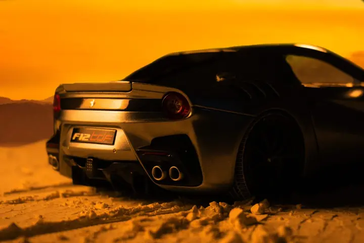 Ferrari F12tdf a escala 1:18