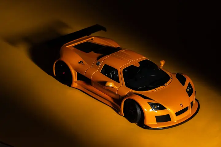 Gumpert Apollo S a escala 1:18