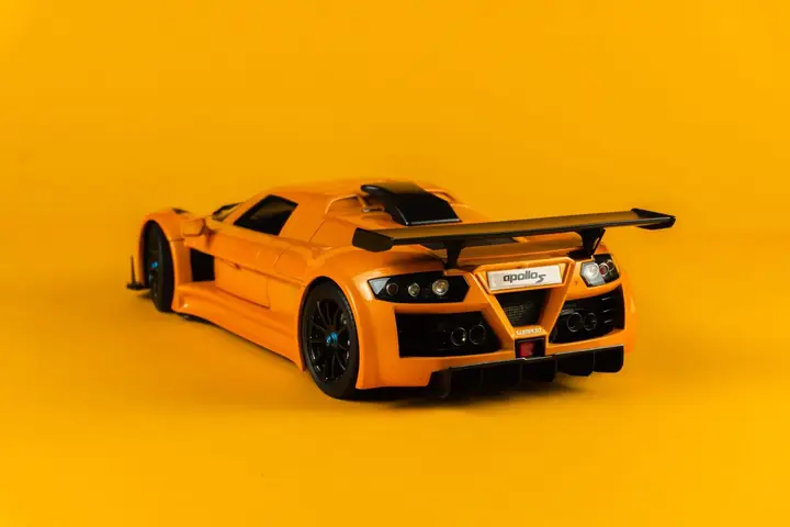 Gumpert Apollo S a escala 1:18, foto 9