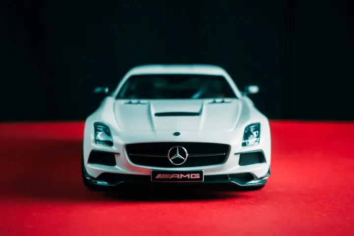Mercedes-Benz SLS AMG Black Series a escala 1:18, foto 1