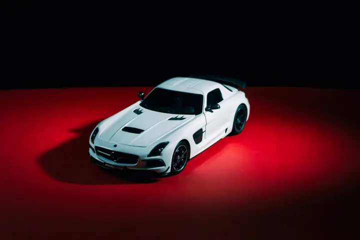 Mercedes-Benz SLS AMG Black Series a escala 1:18, foto 3