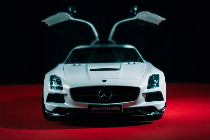 Mercedes-Benz SLS AMG Black Series a escala 1:18