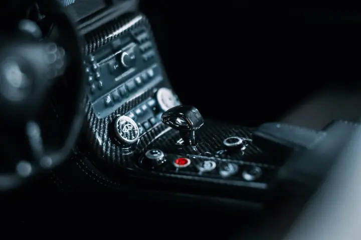 Mercedes-Benz SLS AMG Black Series a escala 1:18, foto 6