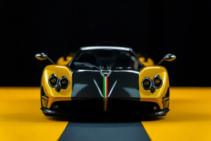 Pagani Zonda Cinque Roadster a escala 1:18, foto 2