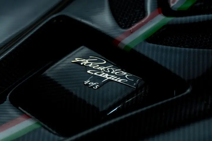 Pagani Zonda Cinque Roadster a escala 1:18, foto 6