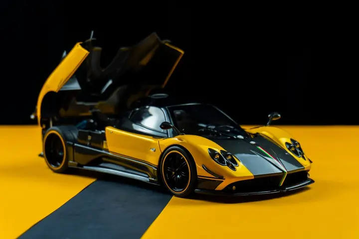 Pagani Zonda Cinque Roadster a escala 1:18, foto 9