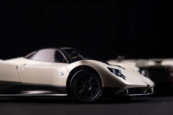 Pagani Zonda F a escala 1:18, foto 2