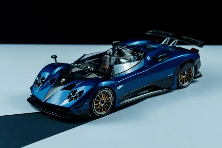 Pagani Zonda HP Barchetta a escala 1:18, foto 2
