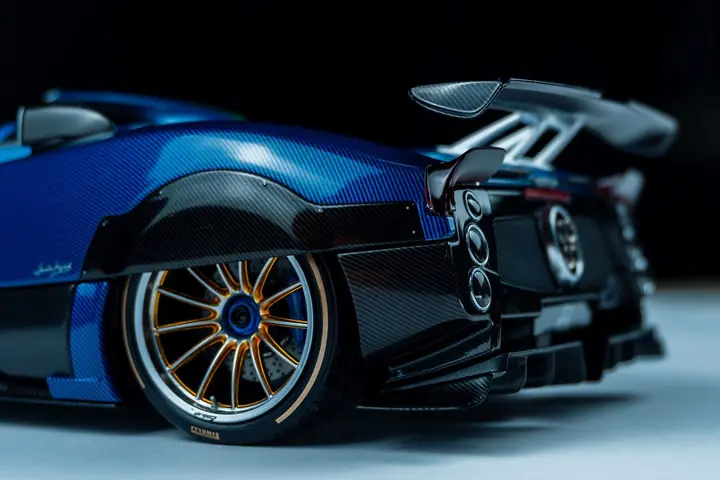 Pagani Zonda HP Barchetta a escala 1:18, foto 4