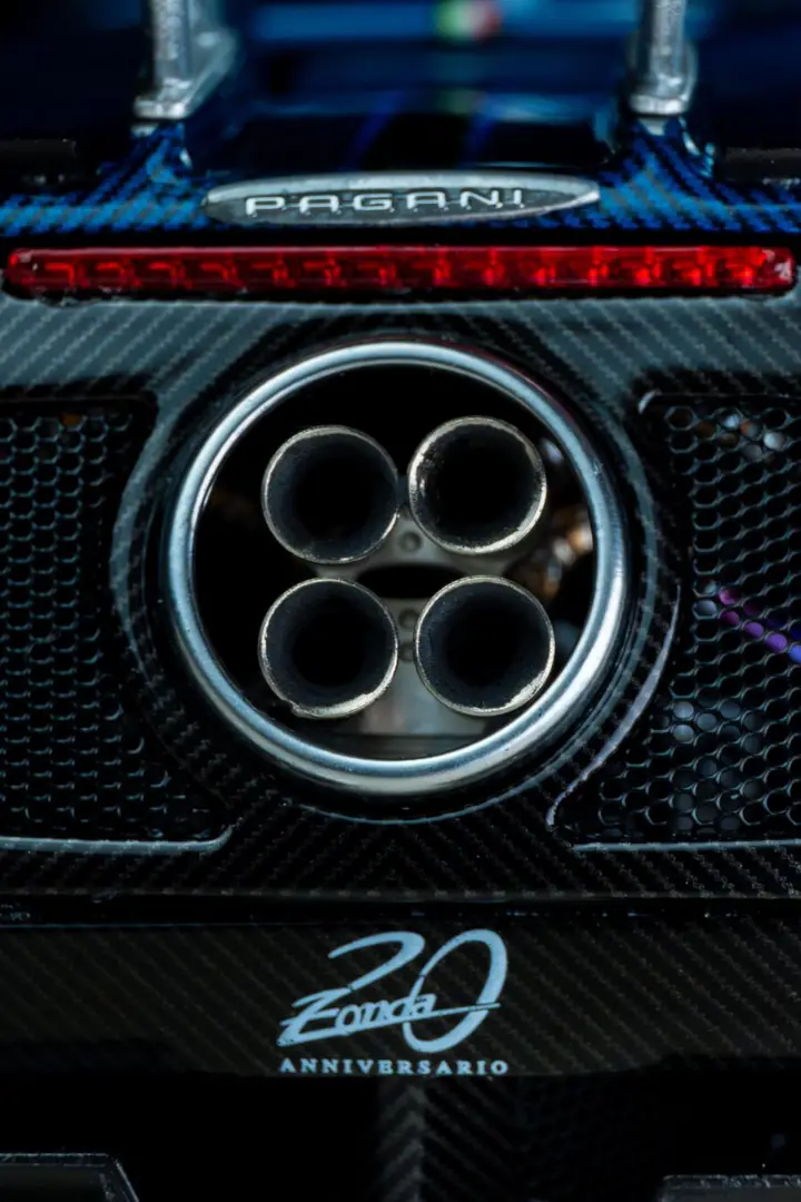 Pagani Zonda HP Barchetta a escala 1:18, foto 8