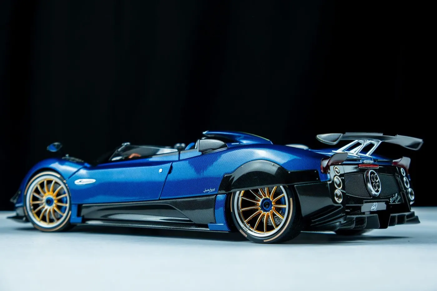 Pagani Zonda HP Barchetta a escala 1:18