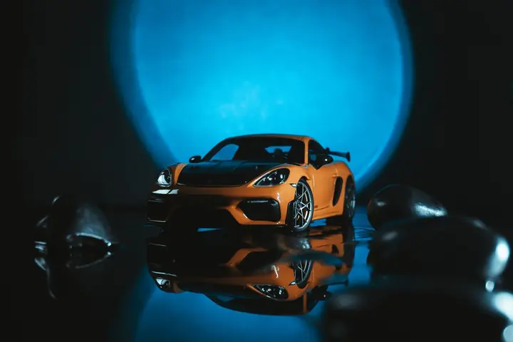 Porsche 718 Cayman GT4 RS a escala 1:18, foto 1