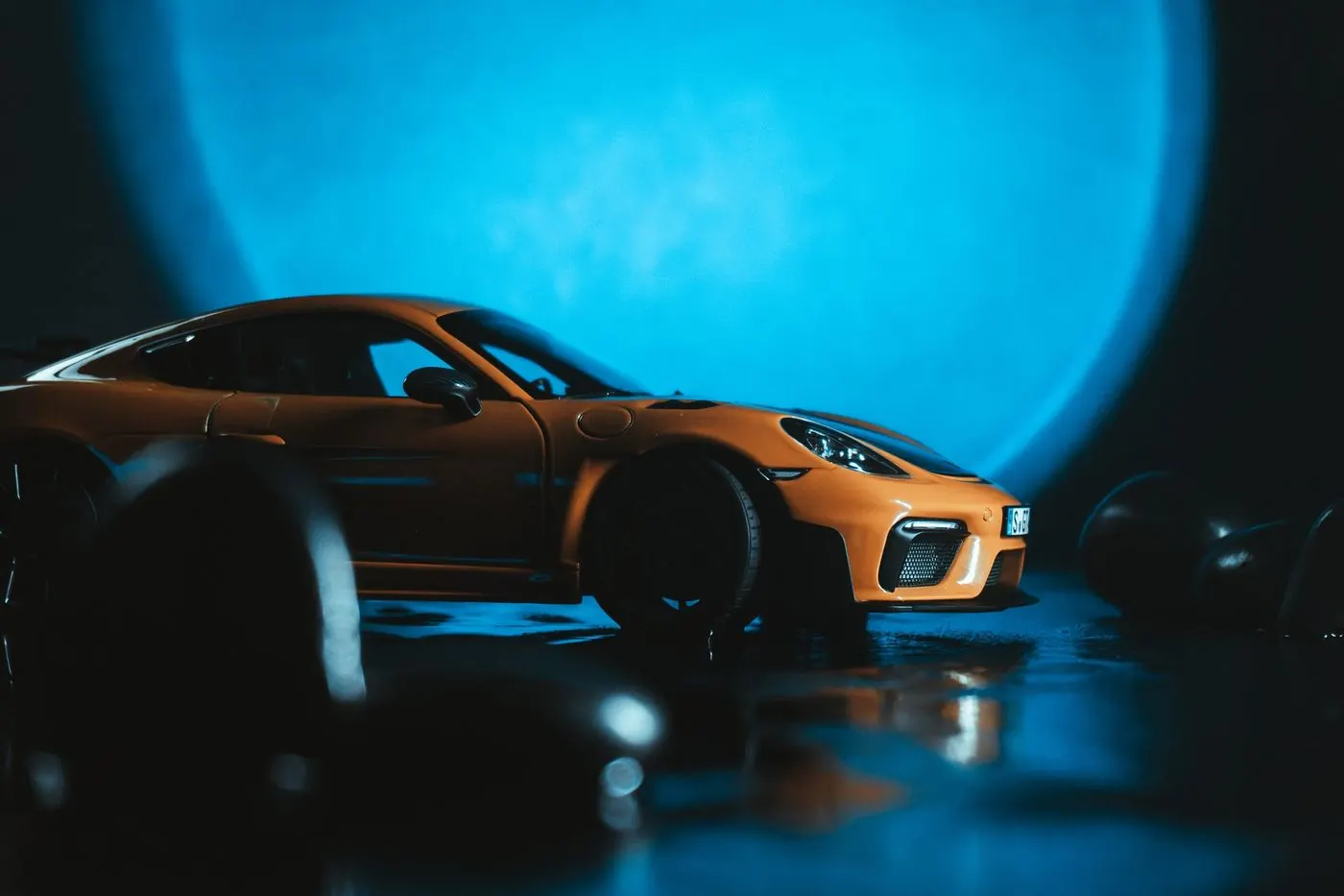 Porsche 718 Cayman GT4 RS a escala 1:18
