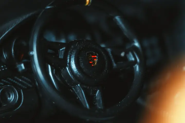 Porsche 718 Cayman GT4 RS a escala 1:18, foto 4
