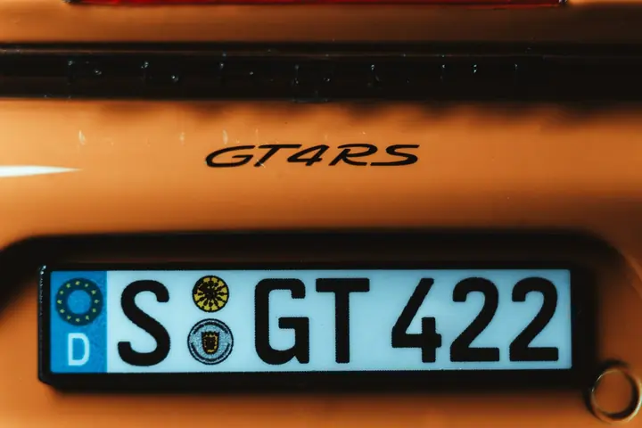 Porsche 718 Cayman GT4 RS a escala 1:18, foto 5