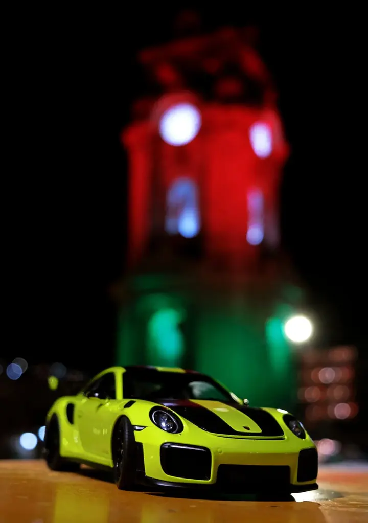Porsche 911 GT2 RS a escala 1:18, foto 2