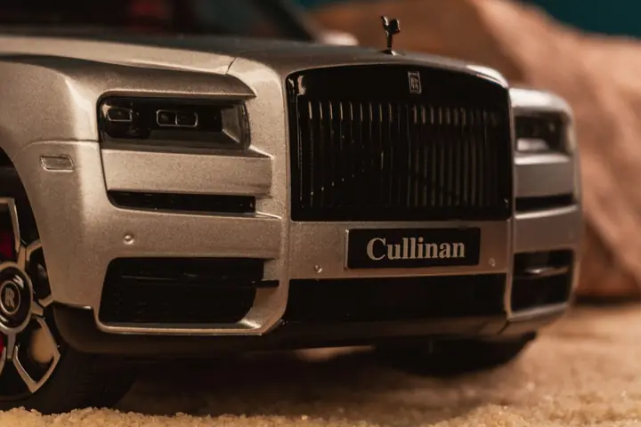Rolls-Royce Cullinan a escala 1:18, foto 1