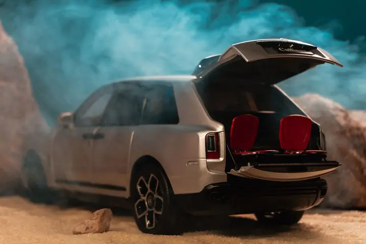 Rolls-Royce Cullinan a escala 1:18, foto 2